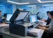 Escáner profesional digitalizando documentos en una oficina moderna con sistema OCR y gestión documental digital automatizada.